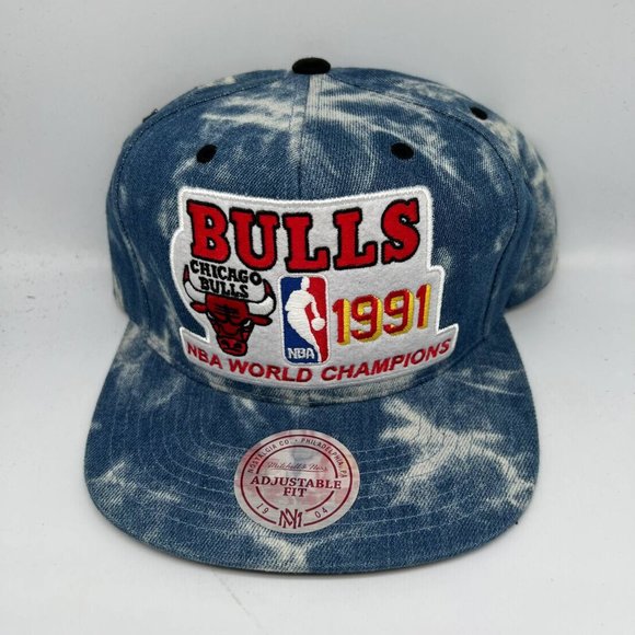 Mitchell & Ness Chicago Bulls '1991 Champions' Deadstock Snapback Whit